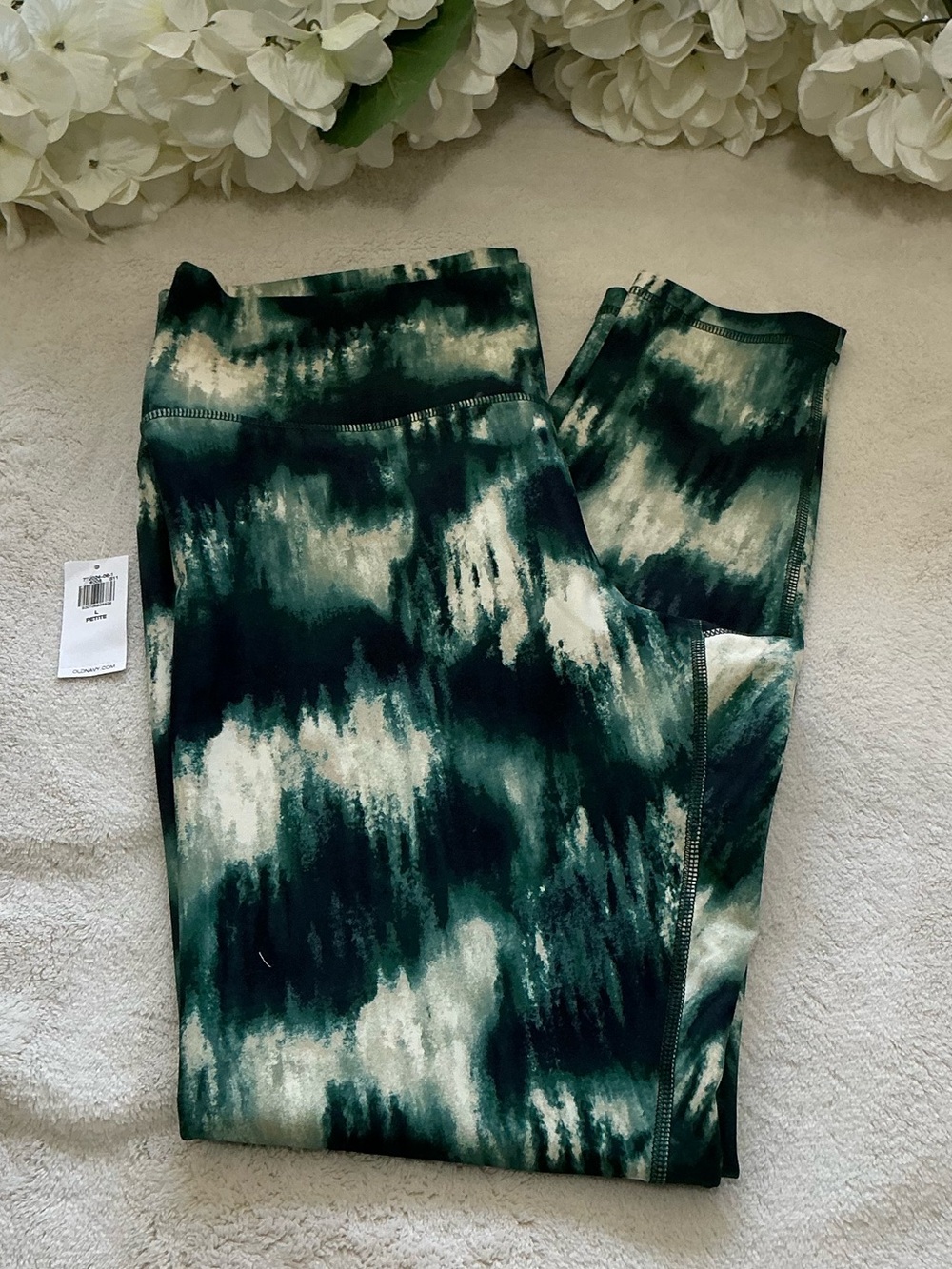 Old Navy Green and Cream Tie-Dye Powersoft High-rise Go-Dry Leggings